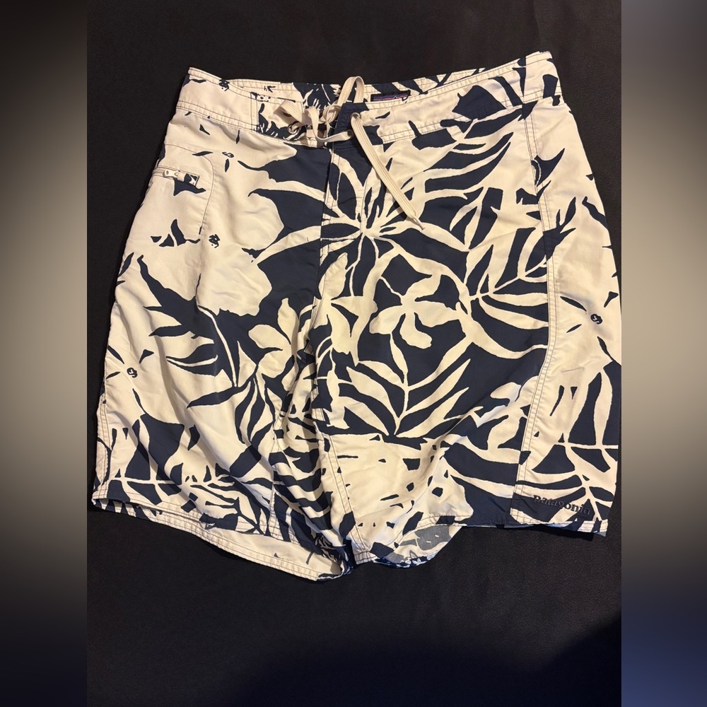 Patagonia  Men’s. Navy and White Floral Swim Shorts size 30